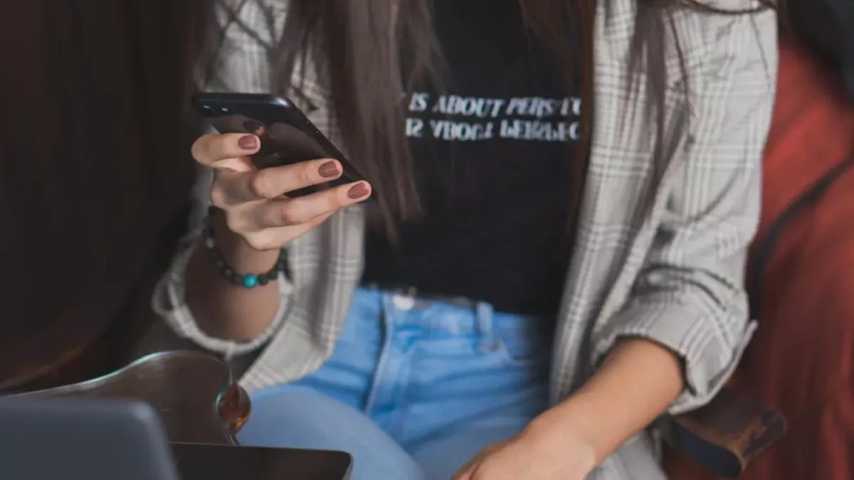 Instagram to ban adults contacting underage users 