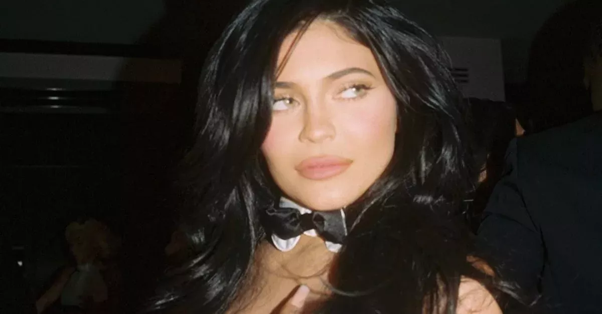Kylie Jenner Puts Her Bum On Display In An Itty Bitty Pink Bikini