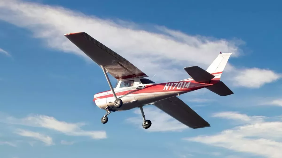 Man with zero flying experience flies plane after pilot passes out