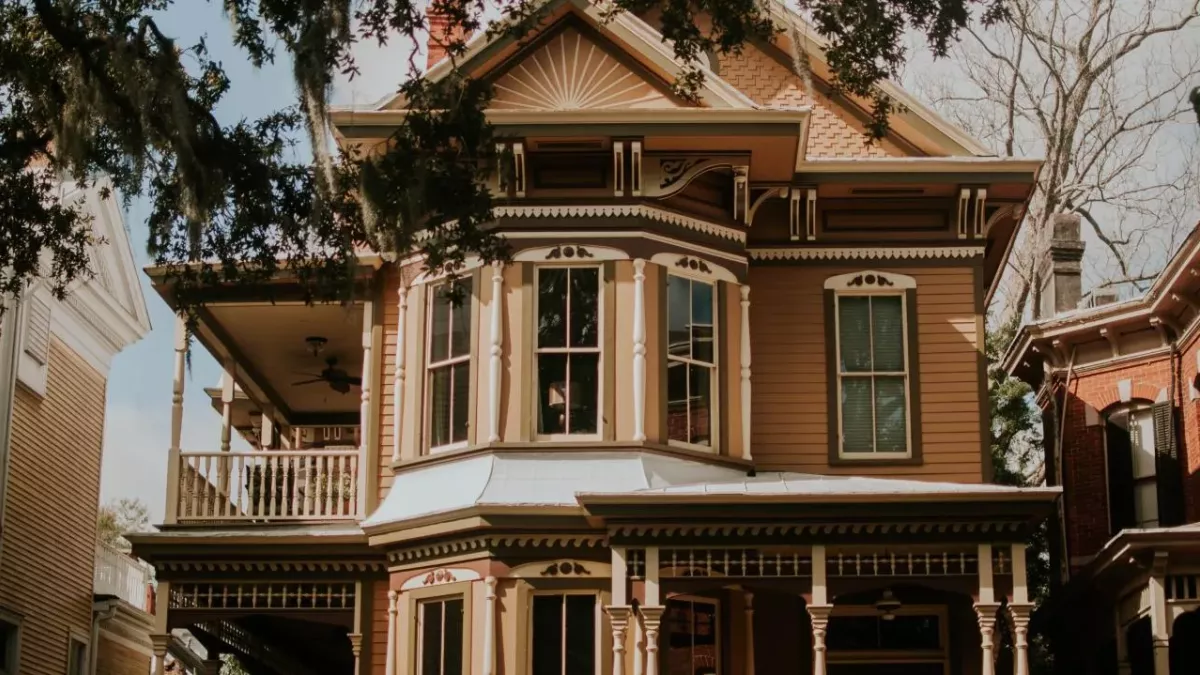 Massive victorian house is pulled by truck through San Francisco 