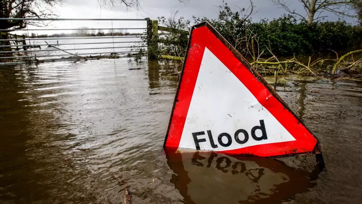 Met Office issues more flood warnings as heavy rain continues causes ...
