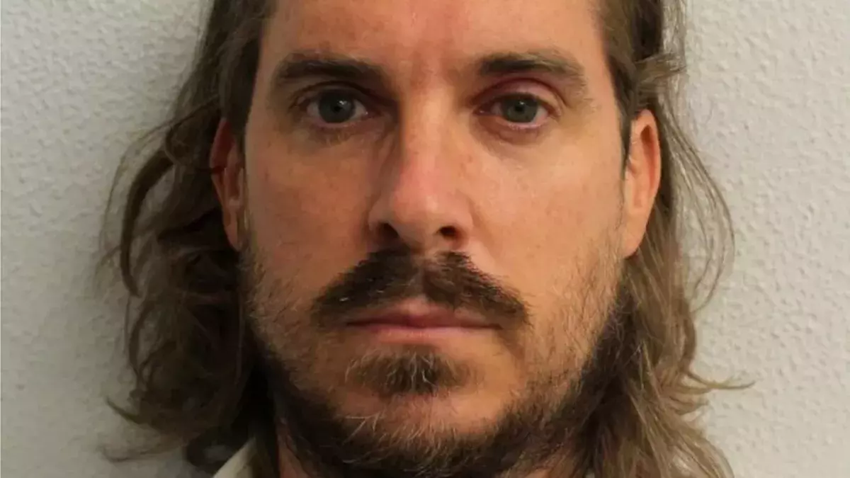 Met Police Officer admits secretly filming naked models