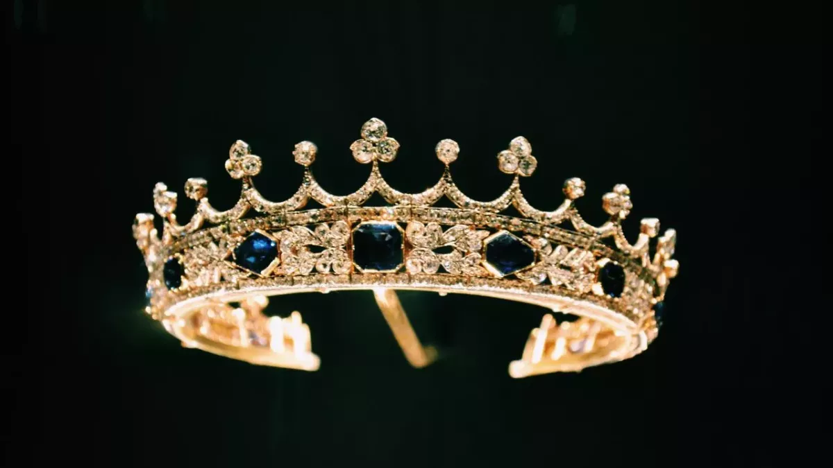 Miss France Pageant Sued: Moms, short people and 24+yr old need not apply