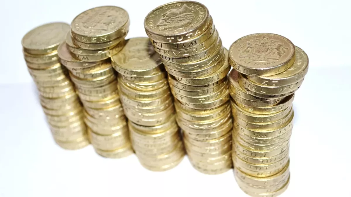 Money warning issued to Brits over old paper bank notes and coins: ' Dig them out now'