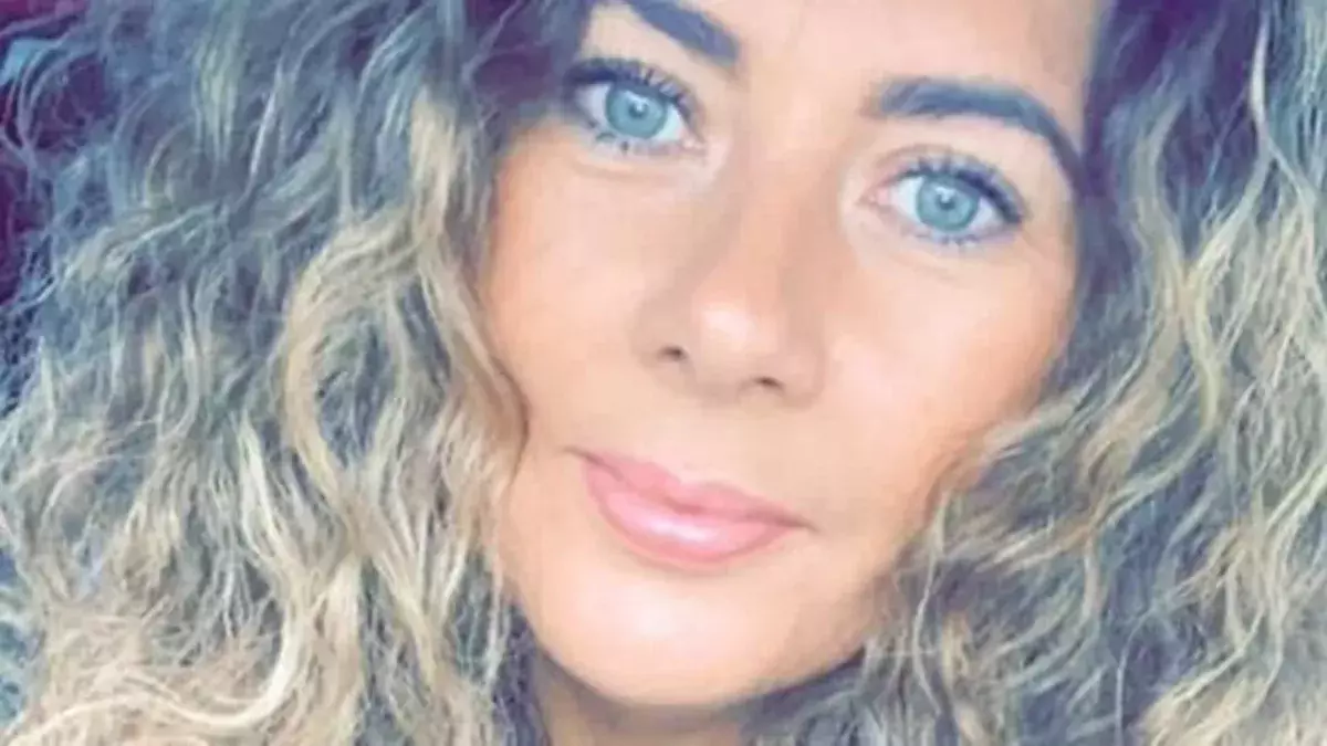 Mum, 43, loses clumps of hair to COVID trauma