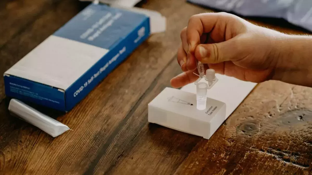 Omicron: Can lateral flow tests detect the latest variant?