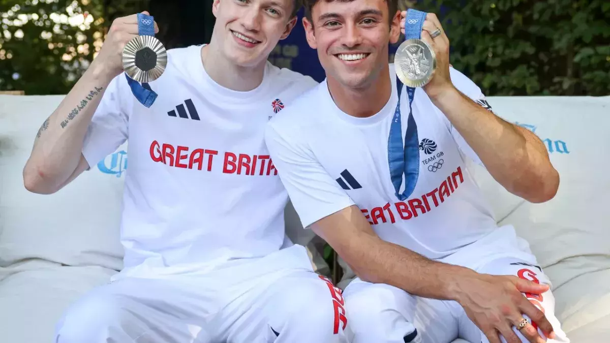 Paris Olympics 2024 athletes paid salary bonus win medals