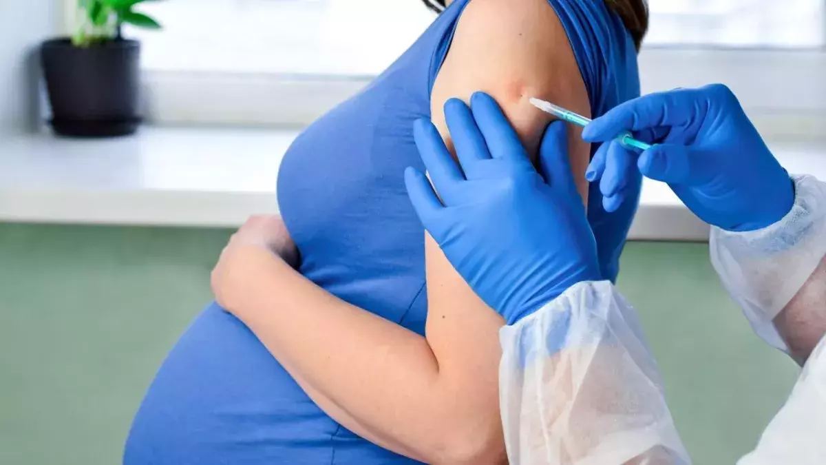 Pregnant Women Are Being Urged To Come Forward For COVID Jabs