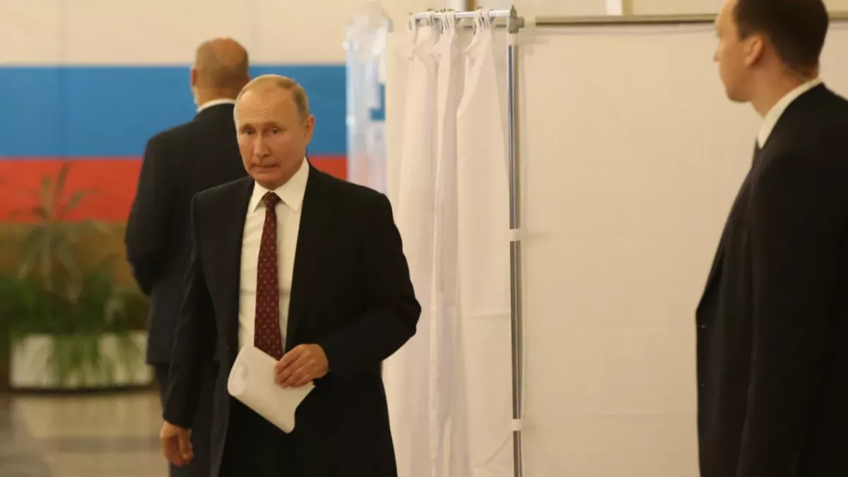 Russian expert thinks Vladimir Putin's days are numbered and will soon name a successor 