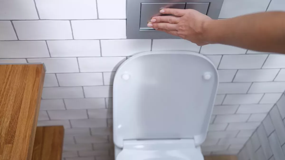Tokyo installed never seen before transparent toilets of glass in public parks