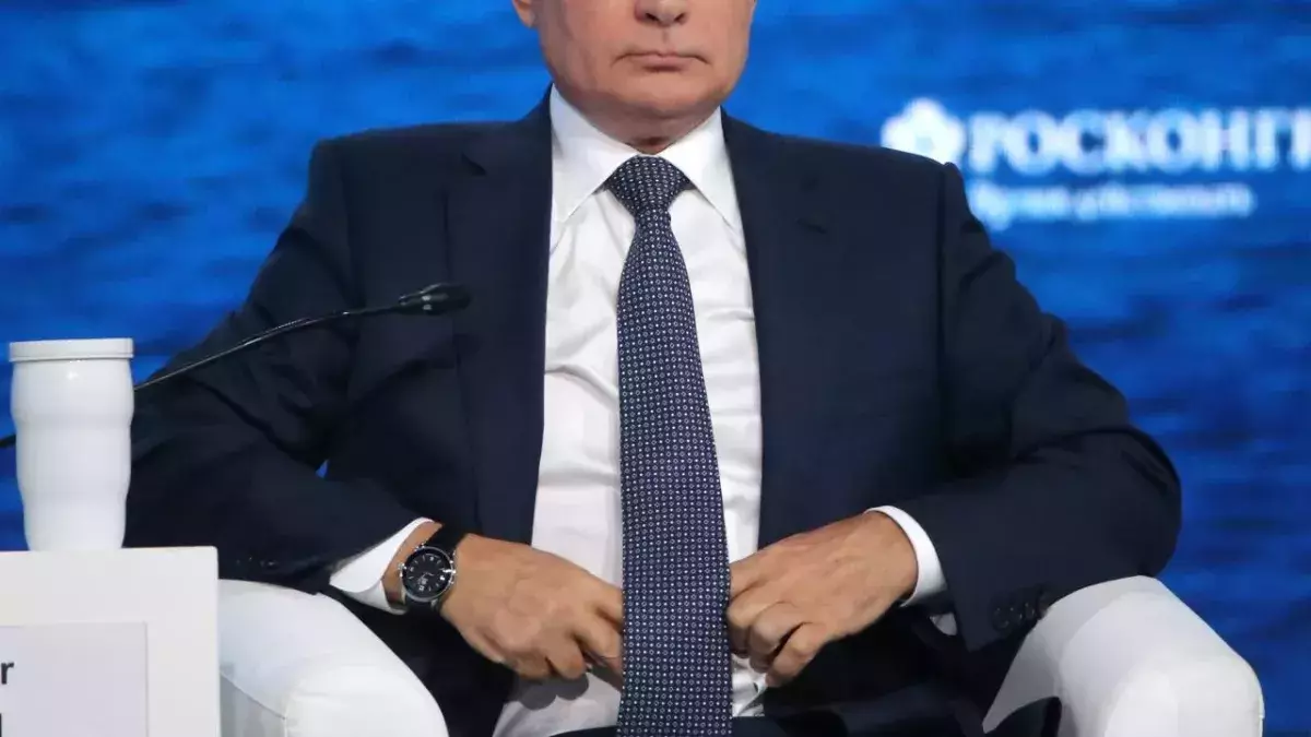Vladimir Putin urged to resign by his own officials, now they face police charges