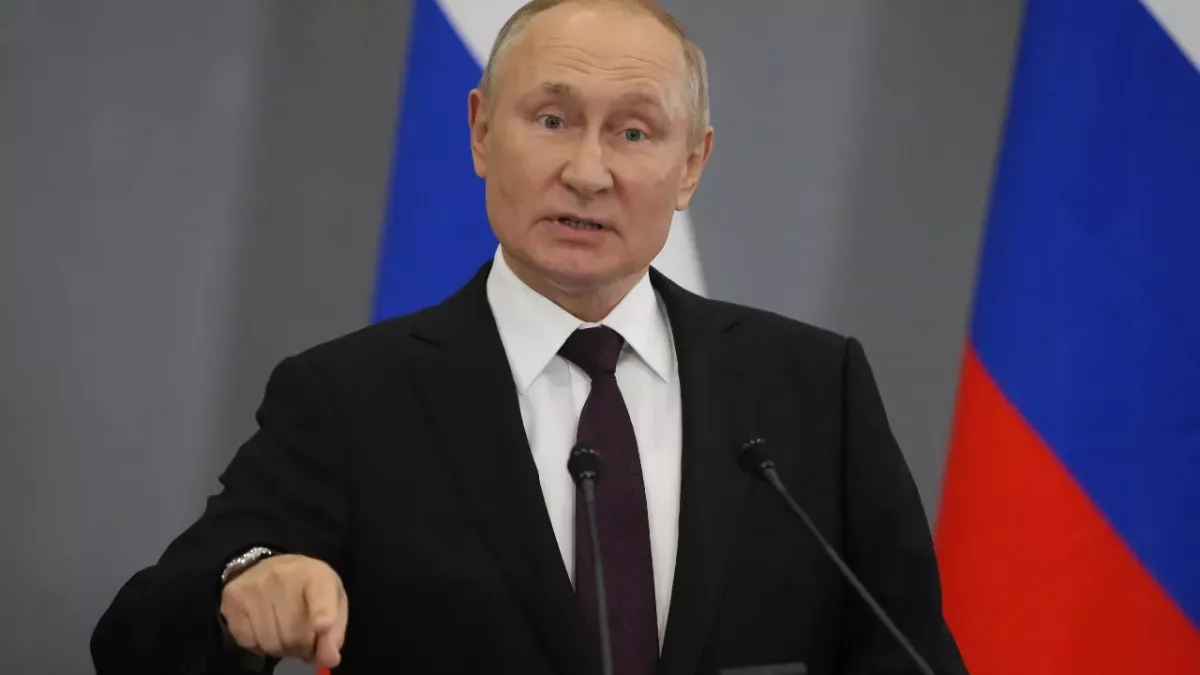 Vladimir Putin warns the west against a direct confrontation