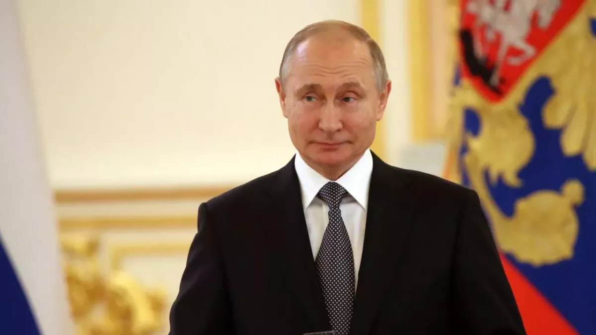 Vladimir Putin's latest bizarre public appearance sparks claims he was 'drunk'