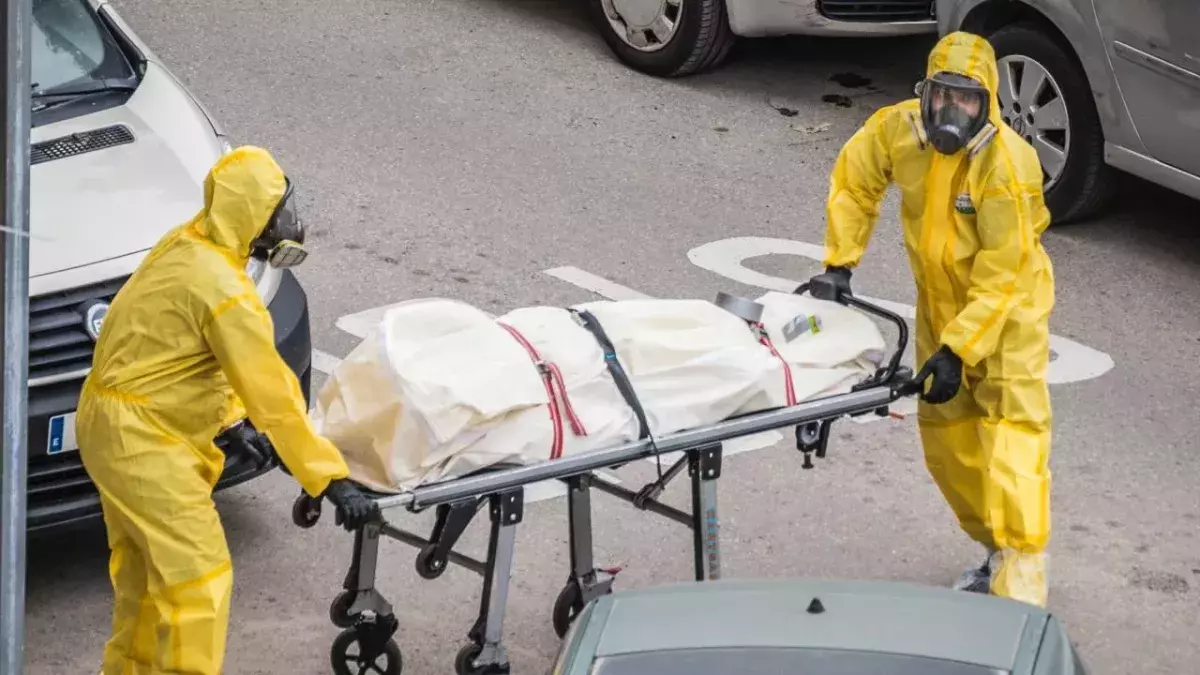 A woman dies after contracting two COVID-19 strains simultaneously