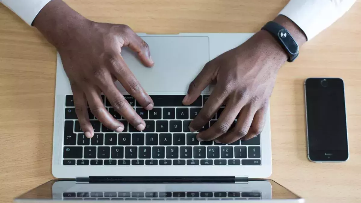 Your keyboard is dirtier than a toilet, here's how to clean it properly 