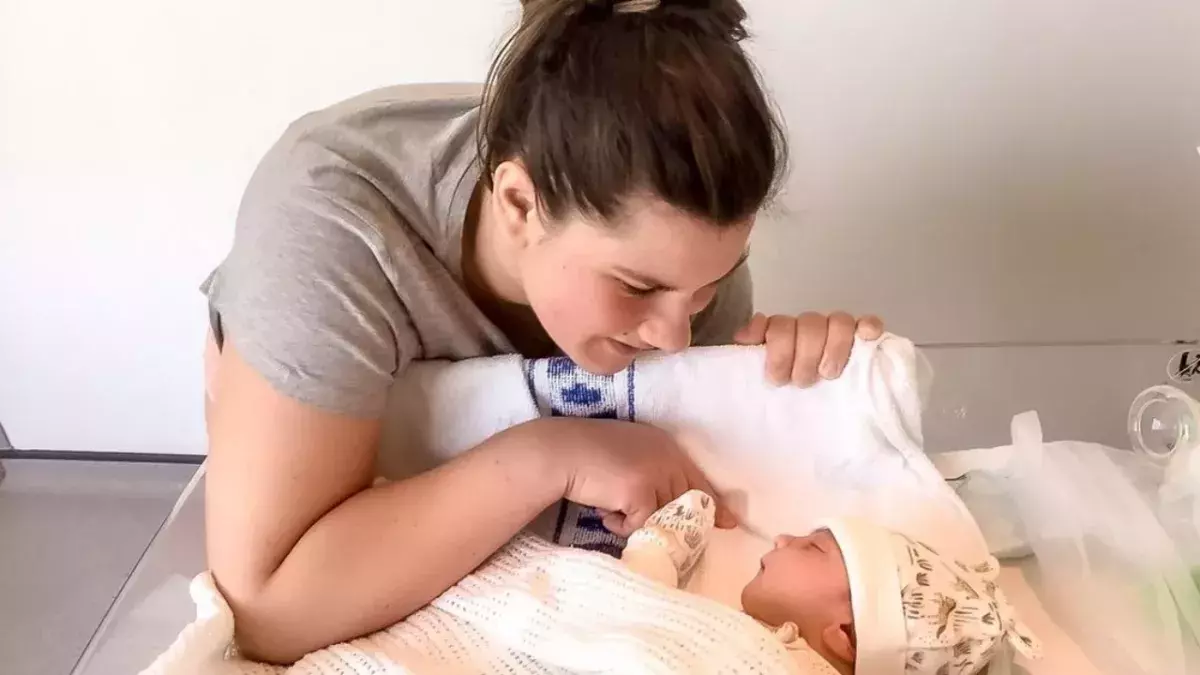 31-year-old mum suffers rare post-partum psychosis a week after giving birth