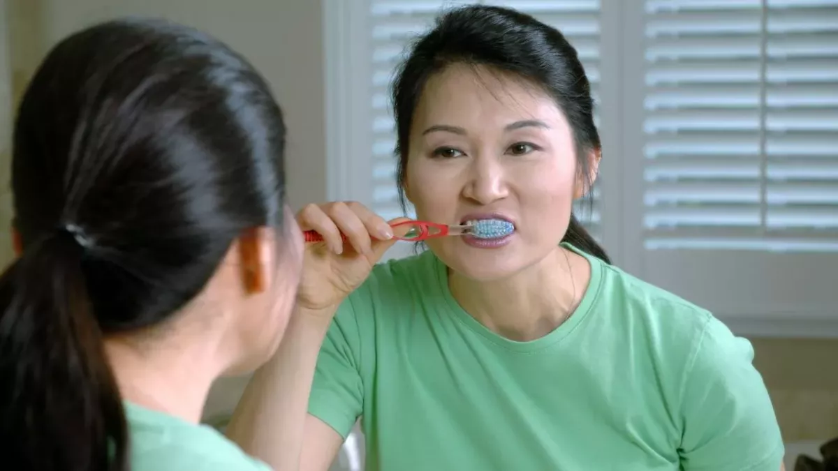 Avoid these commonly made mistakes while brushing your teeth