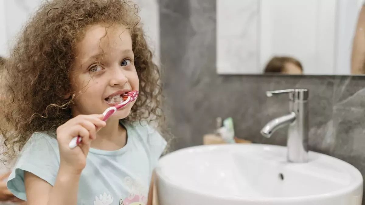  brushing teeth dentist tongue cheeks