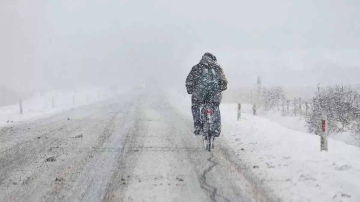 cycling snow dangers winter
