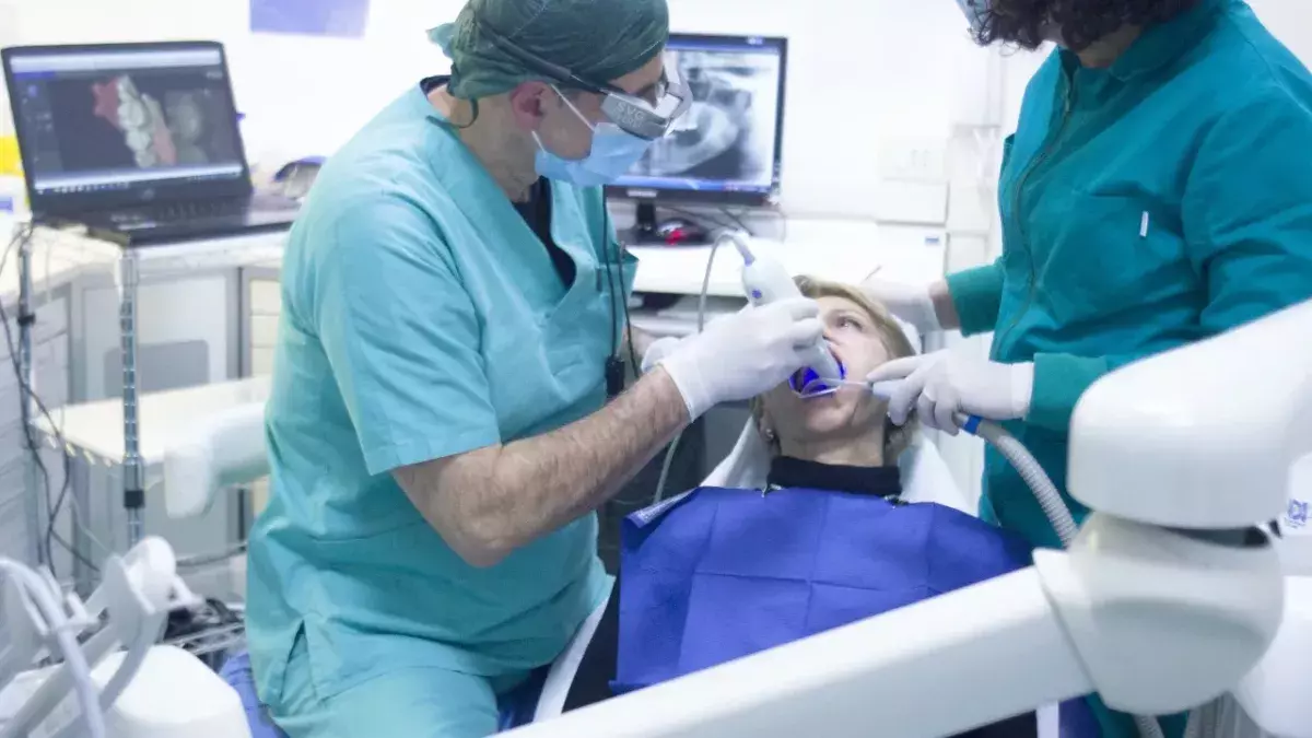 A dentist reveals what you should do before going to bed, and it's not brushing your teeth (VIDEO)