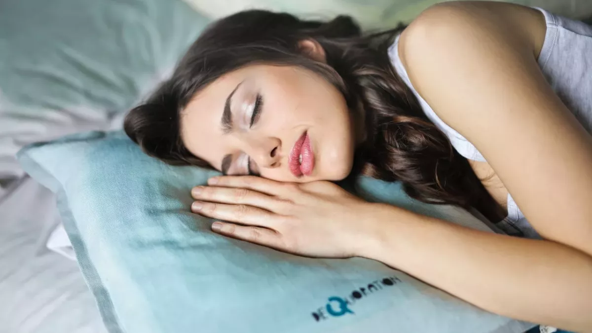 Here's some surprising advice from a sleep specialist to cure your insomnia