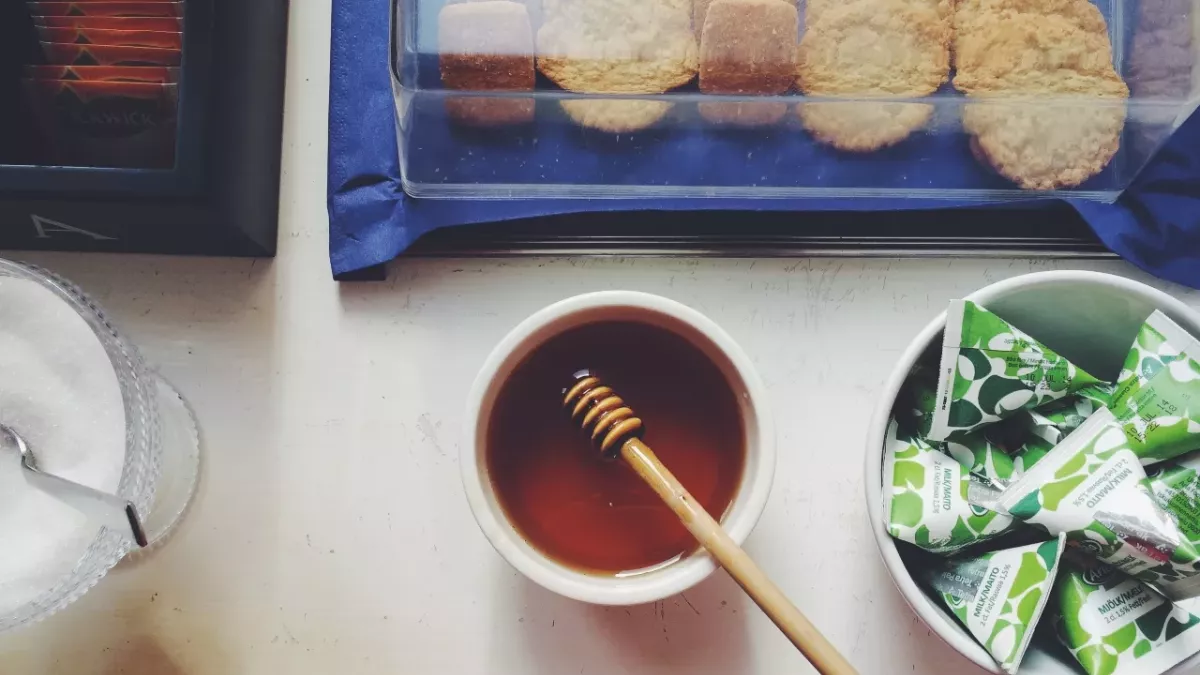 honey sugar brown white benefits health