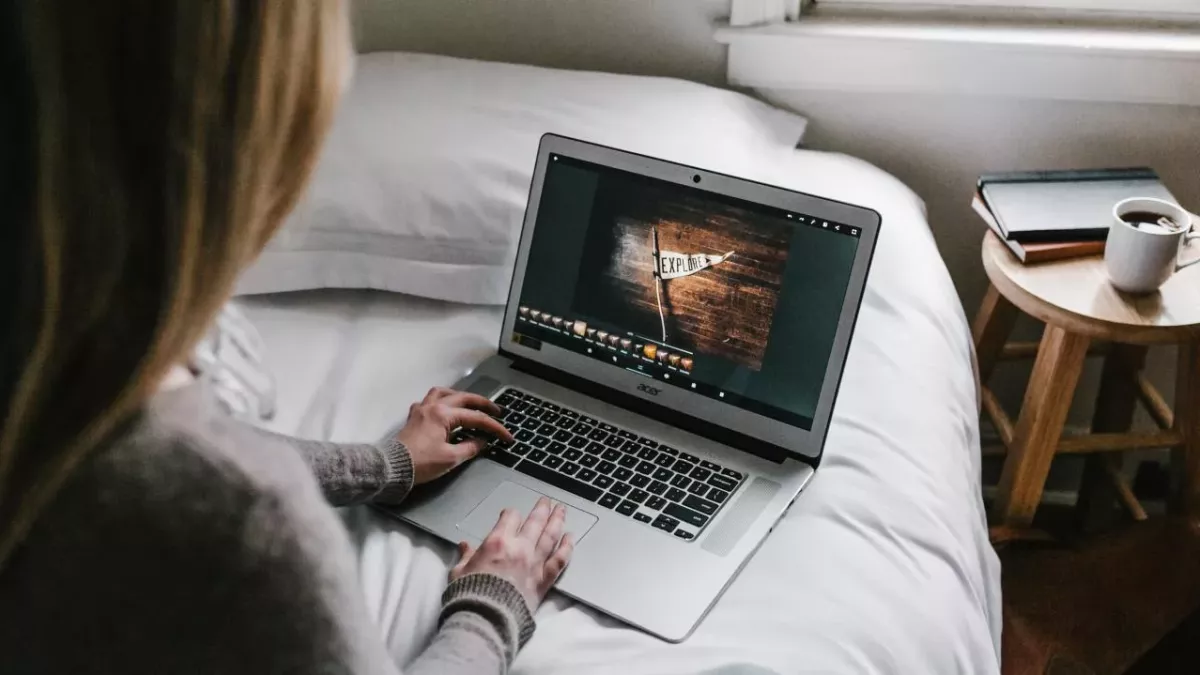 How to work from your bed without hurting your back 