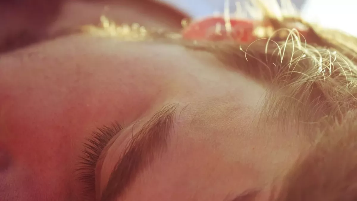 Man reveals horrific reason why you should never sleep with contacts in your eyes: 'It’s a constant pain'