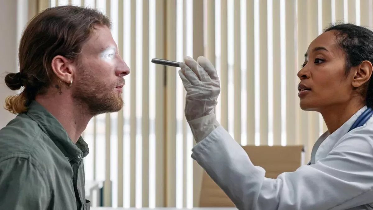 man was shocked to discover wood splinter in his eye for 15 years