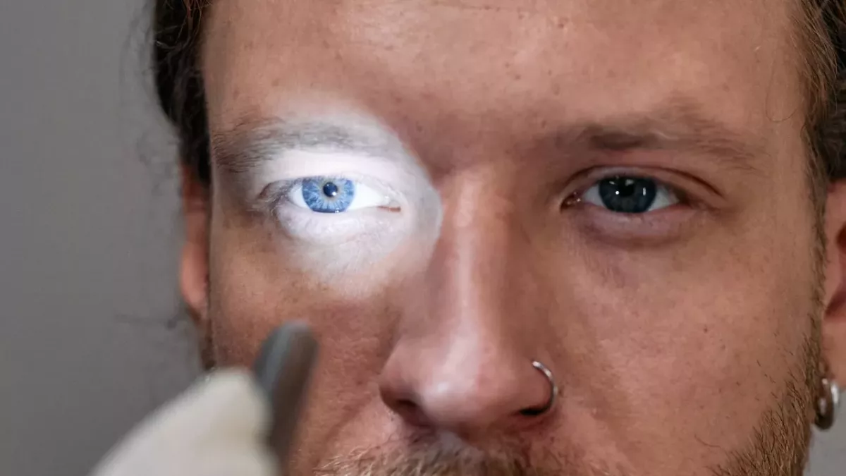 This man went blind because of a bad habit, do not repeat this at home