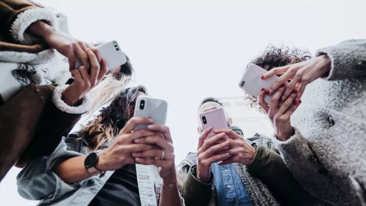 phone addiction dangers signs