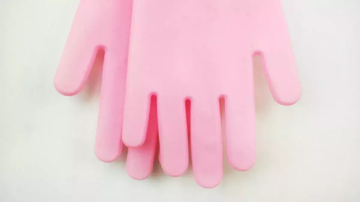 These Pink Period Gloves Have Enraged the Internet