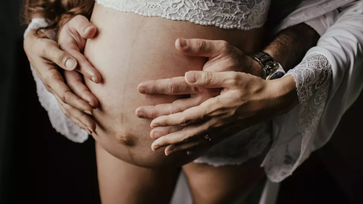 What is the black line that forms in the middle of the belly during pregnancy?