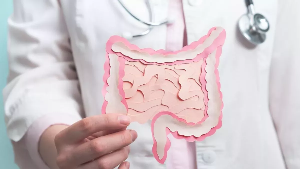 Woman reveals bowel cancer symptom she could smell on her hands