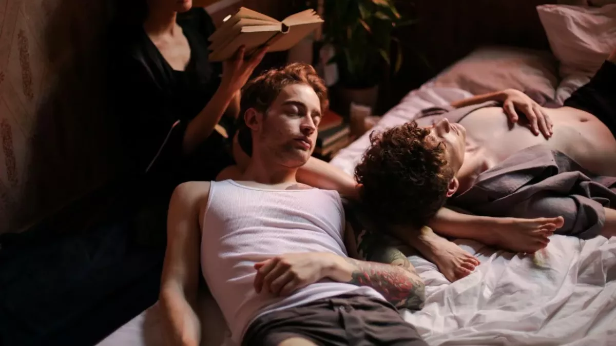 3 signs that you're ready for a threesome