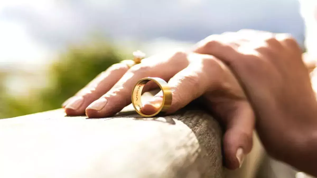 8 signs that reveal your marriage is hitting the rocks