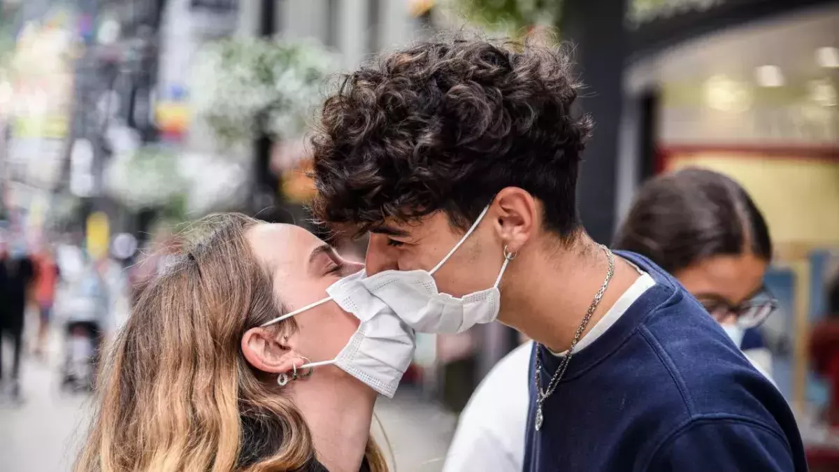Fear of COVID-19 boosted couples’ sex lives 