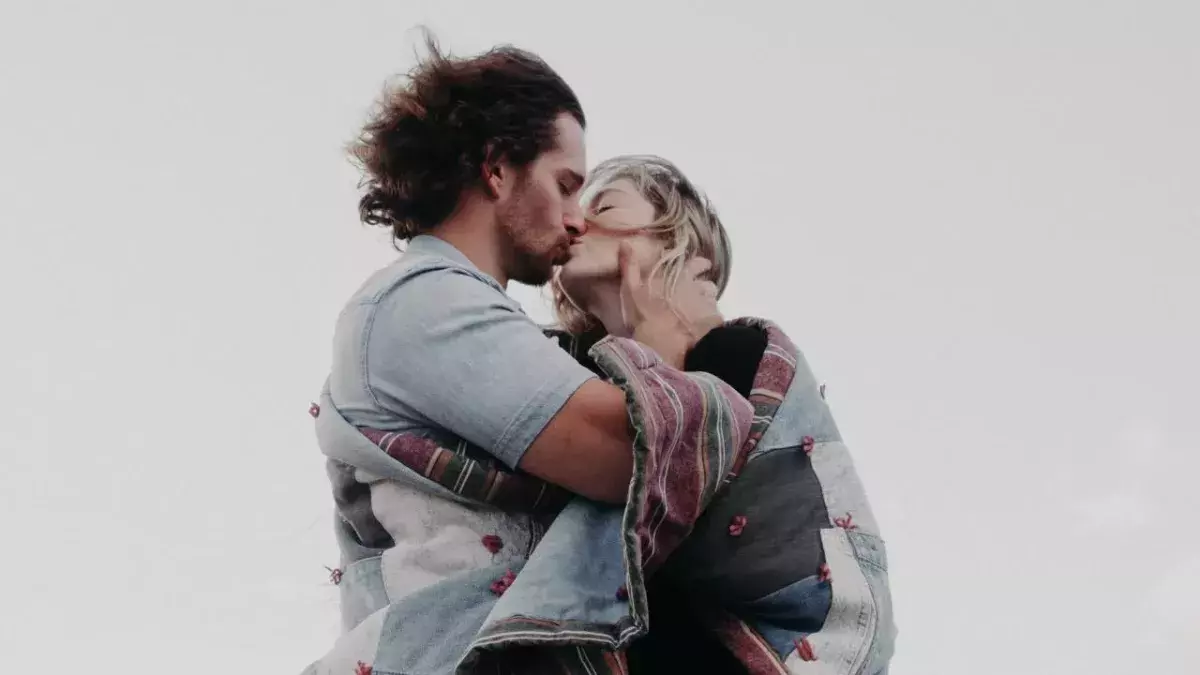 These are the seven questions you should ask on a first date, expert reveals