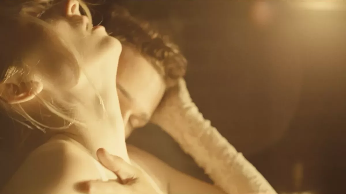 These are the sex positions for the best threesome of your life