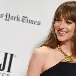 Bottleneck bangs on Dakota Johnson