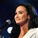 Demi Lovato Posted A Photo Of Herself Without Makeup And The Natural Look Suits Her Well!