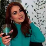 Love Island: Jessica Hayes rushed to hospital after her fake nails gave her an infection