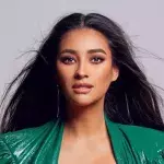 Pretty Little Liars Star Shay Mitchell Proudly Posed While Breastfeeding