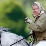 Queen Elizabeth II statue sold for a huge amount
