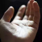 Does your palm form the letter 'M'?