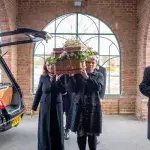 'Stingy' husband made wife promise to bury him with his money, what she did next will surprise you