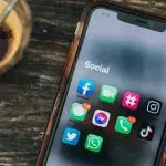 Teenage influencer with 1.7 million followers has accounts deleted by mum