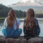 Two women in a relationship for 2 years discover that they probably have the same father