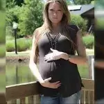 This woman's pregnancy photoshoot was actually a tribute to her late husband.