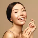 A Complete Guide To At-Home Dermaplaning